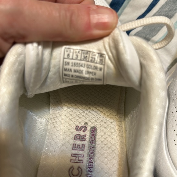 Sketchers with memory foam - Picture 3 of 5